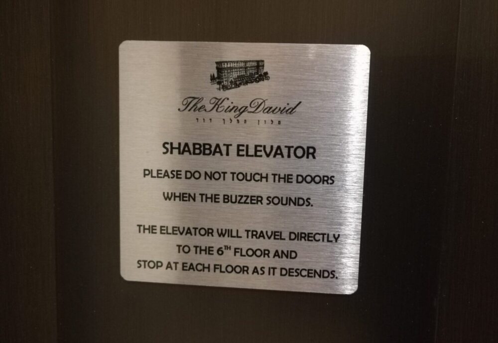 Shabbat elevator plate